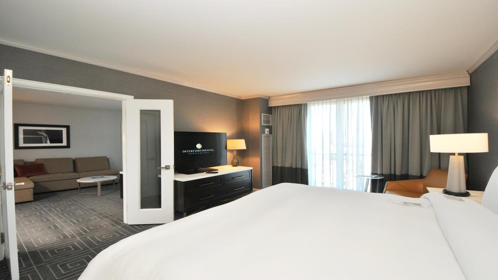 King Suite Balcony Plaza View