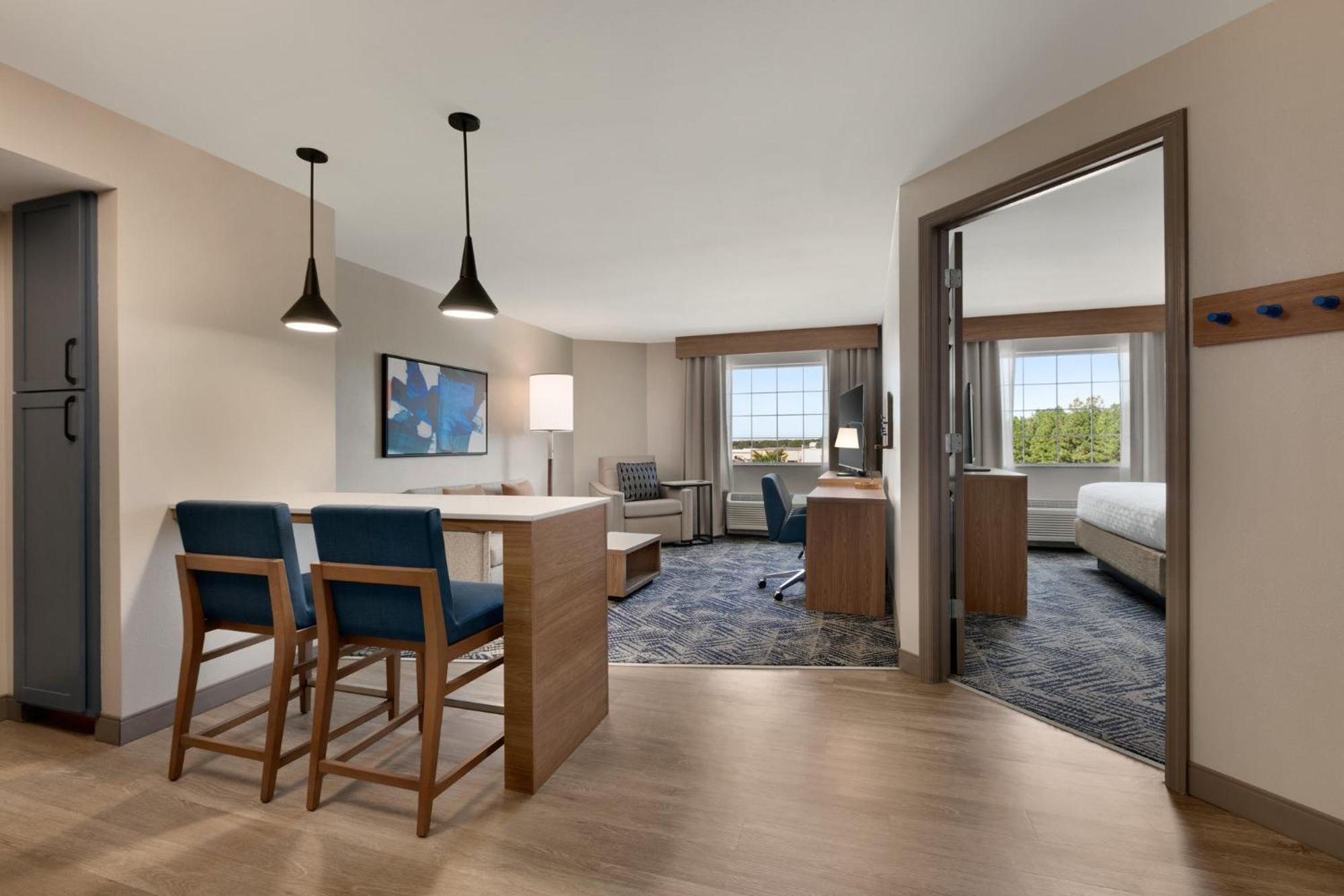 One-Bedroom Suite with King Bed - Non-Smoking
