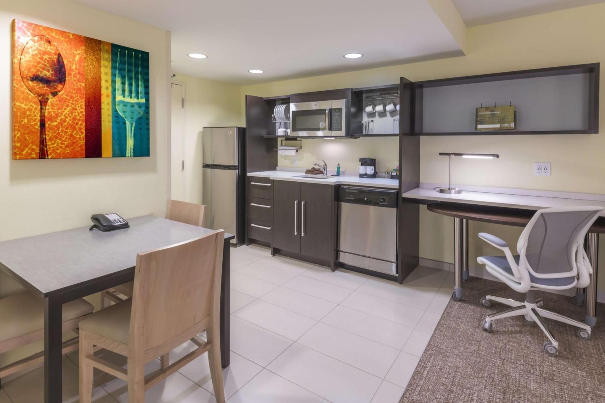 One-Bedroom Queen Suite - Non-Smoking