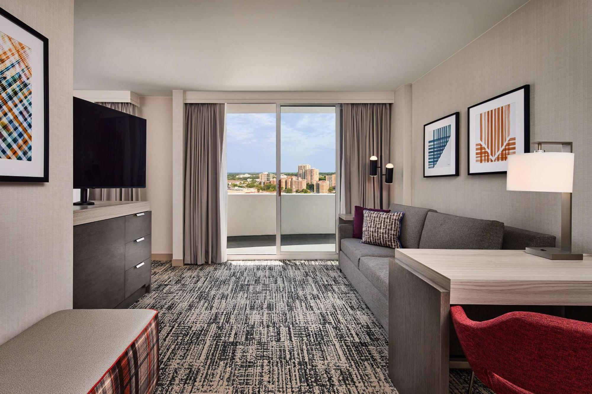 Suite One King Bed Plaza View
