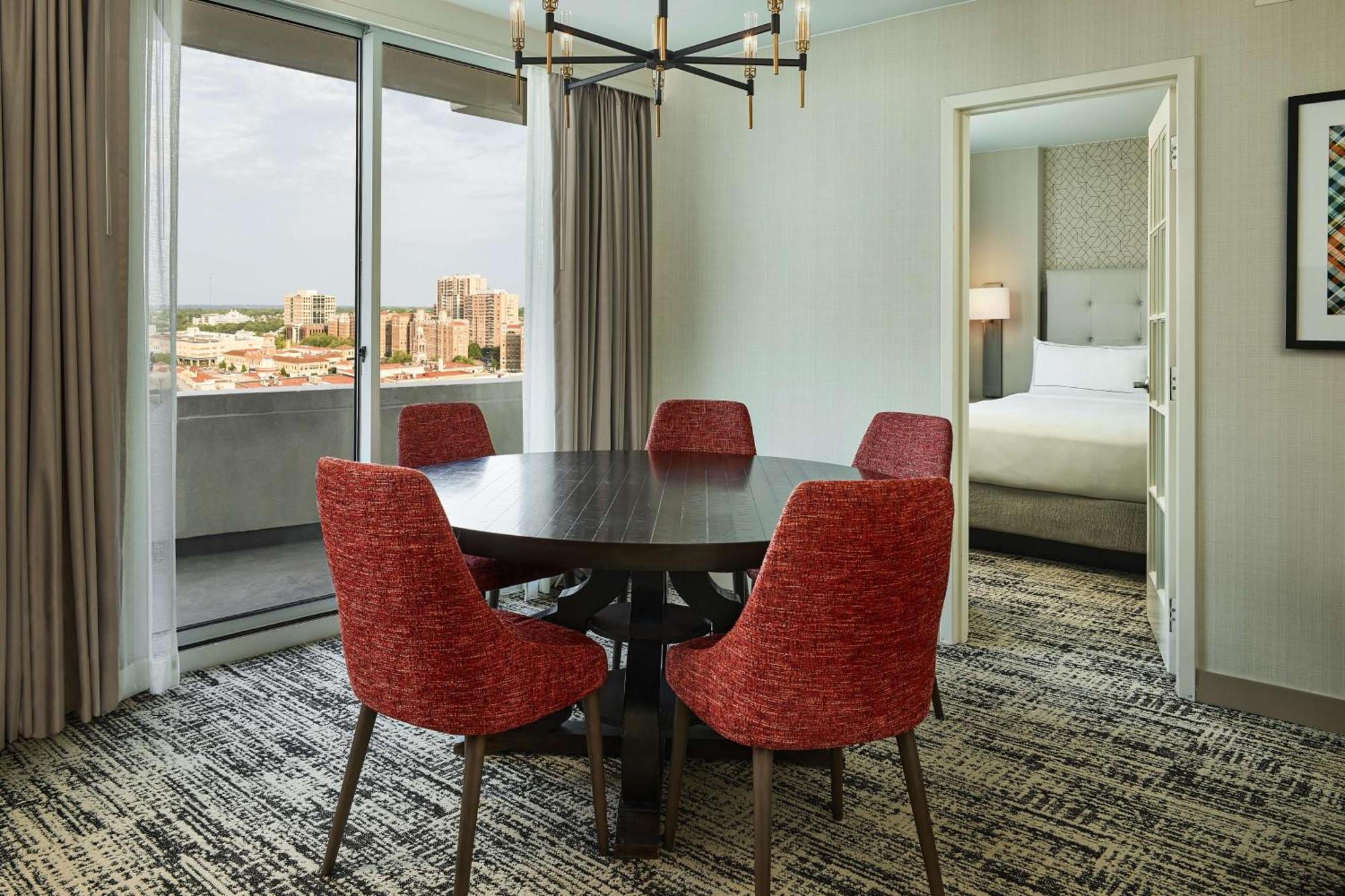 Presidential King Suite Plaza View