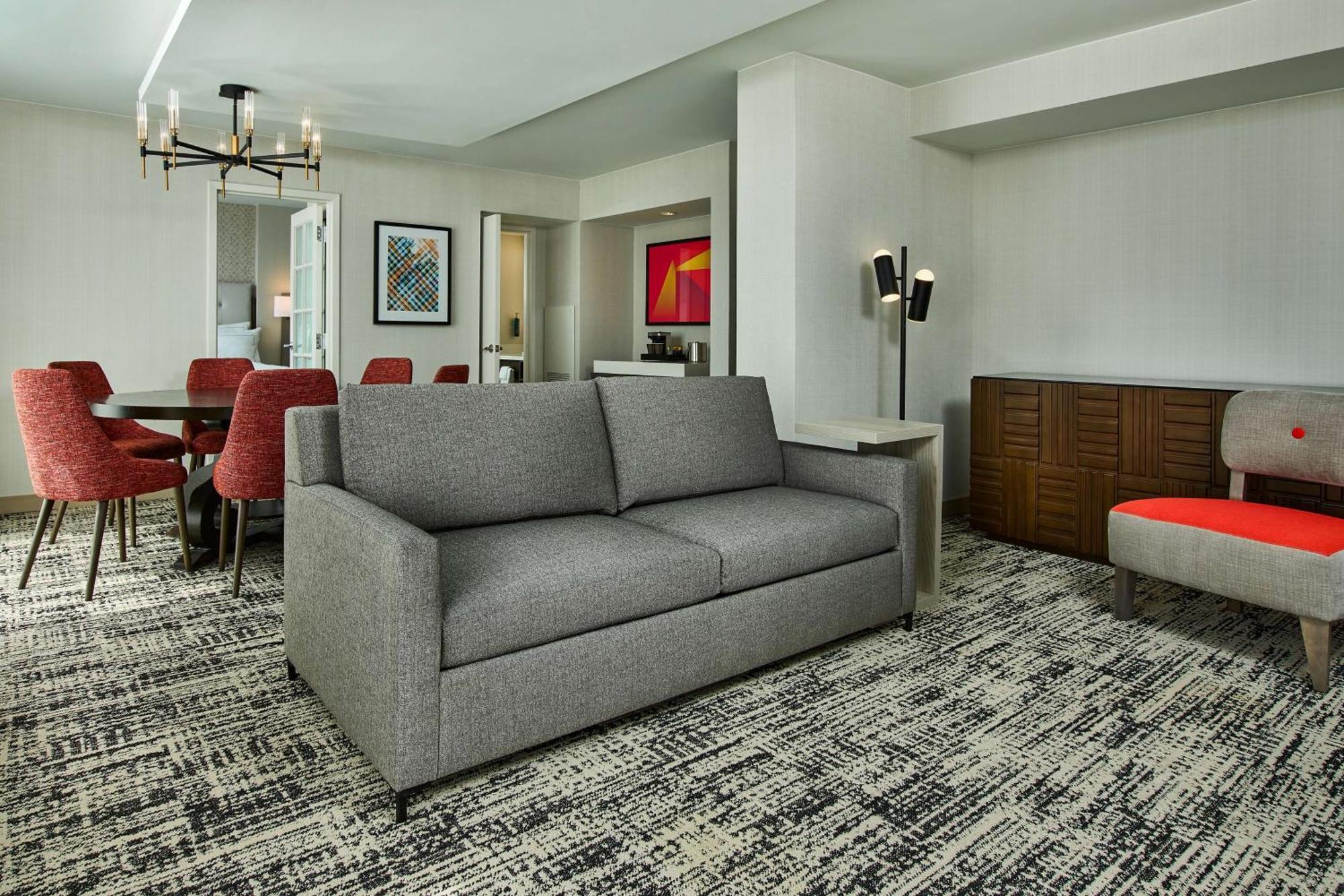 Presidential King Suite Plaza View