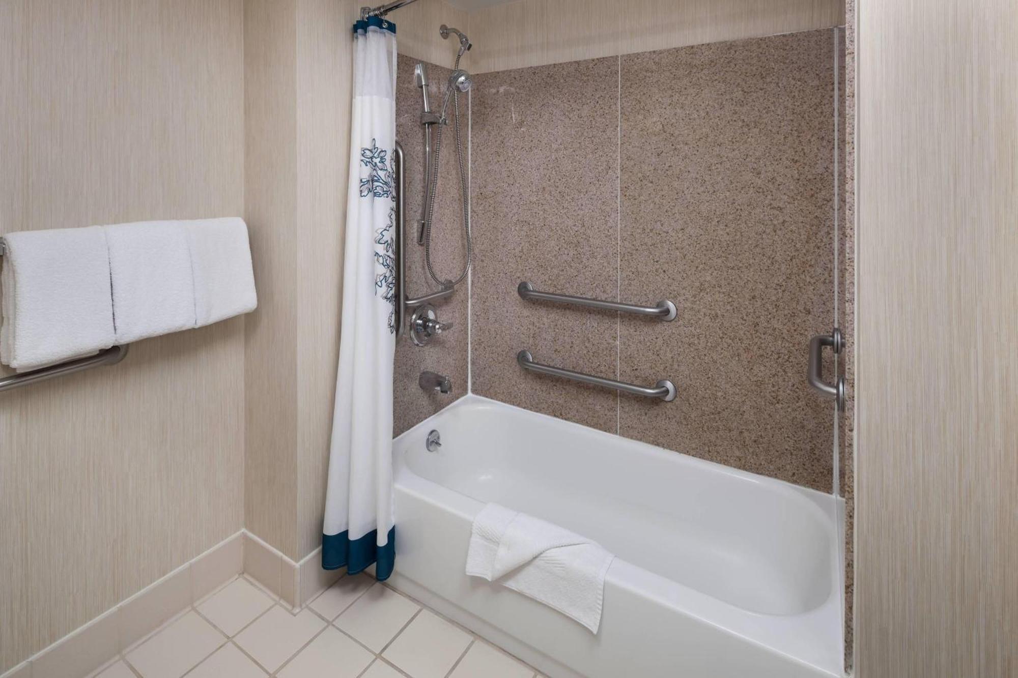One-Bedroom Queen Suite,1635082255:JPEG