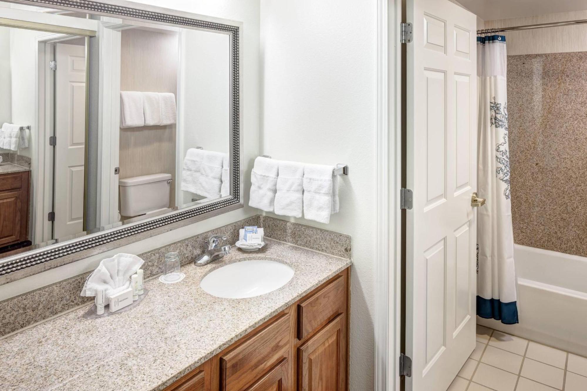 Two-Bedroom Suite,1635082240:JPEG