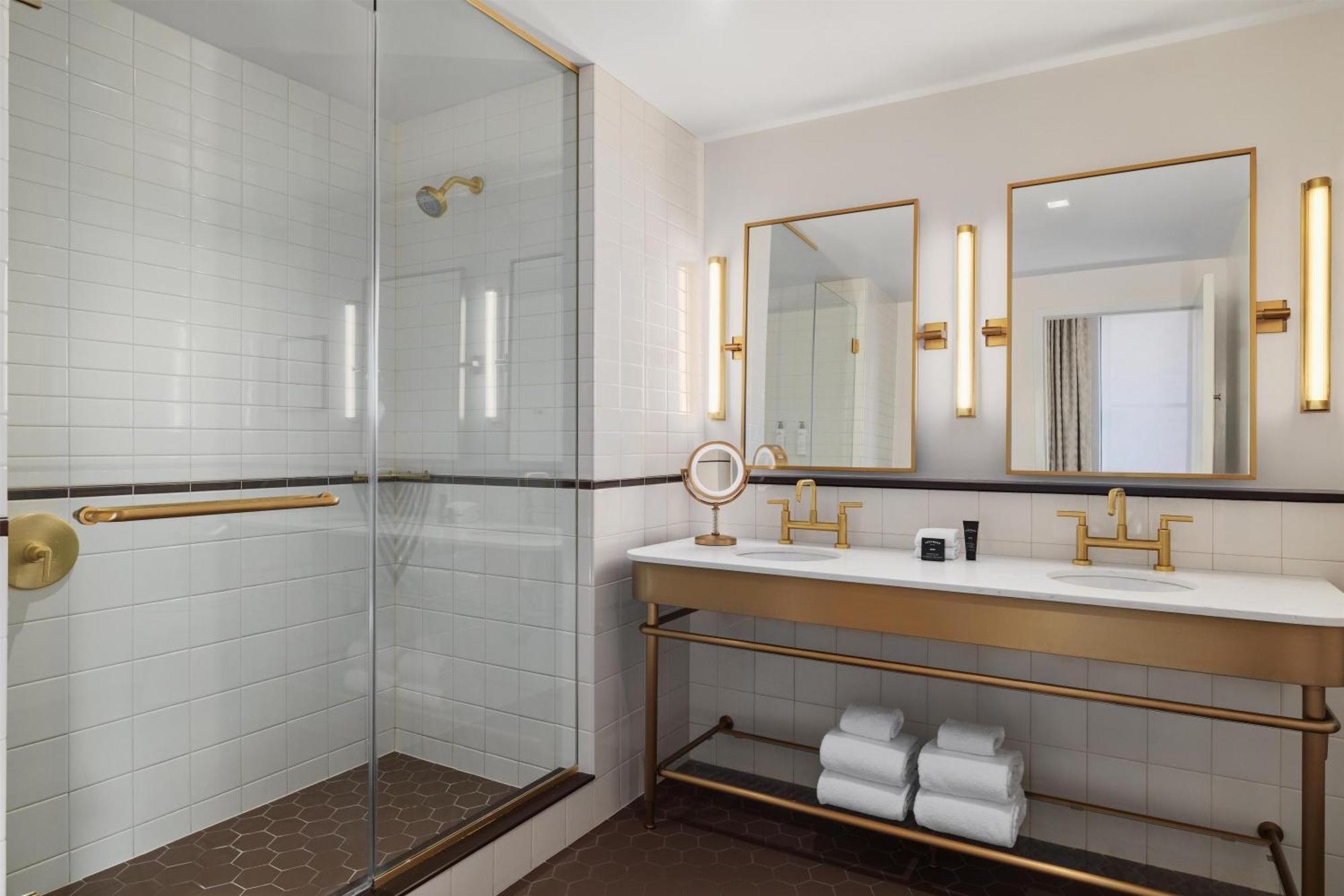 Corner King Suite City View Hearing Accessible