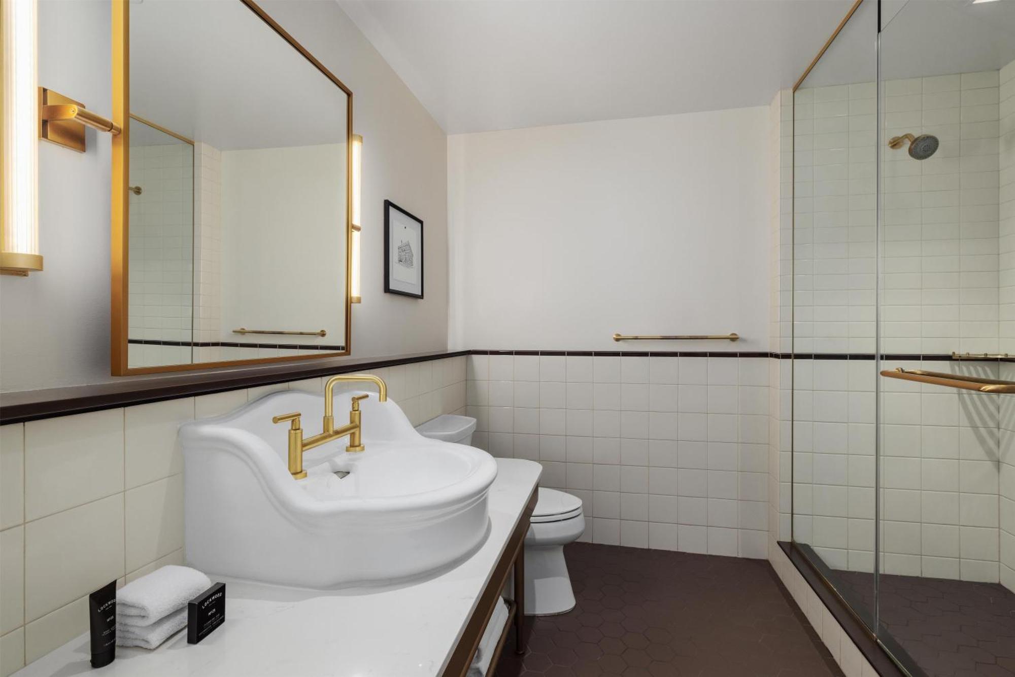 Two-Bedroom Corner King Suite City View