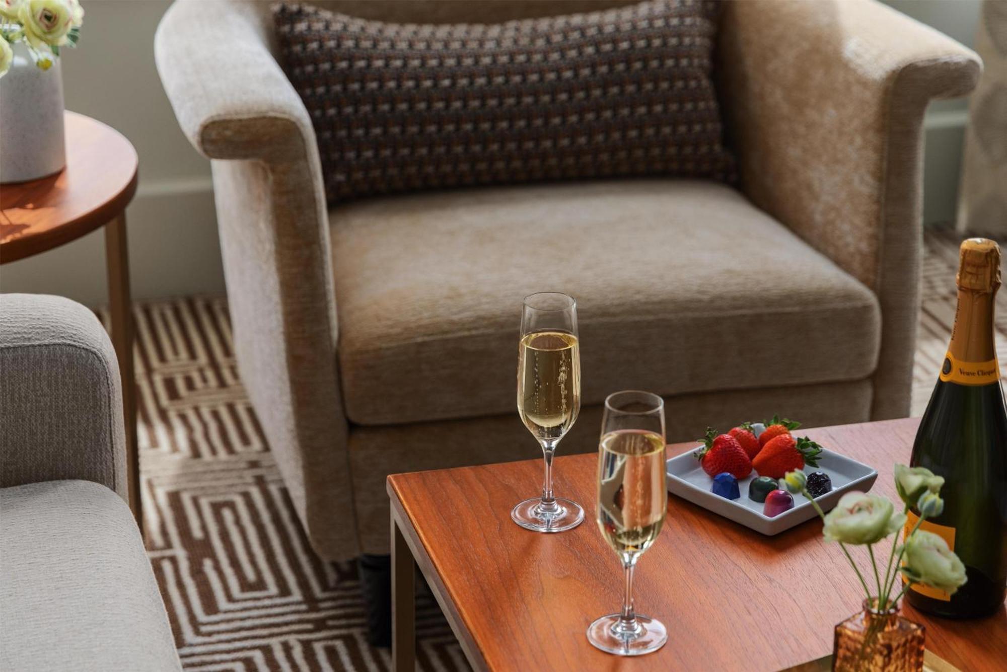 Corner King Suite City View Hearing Accessible