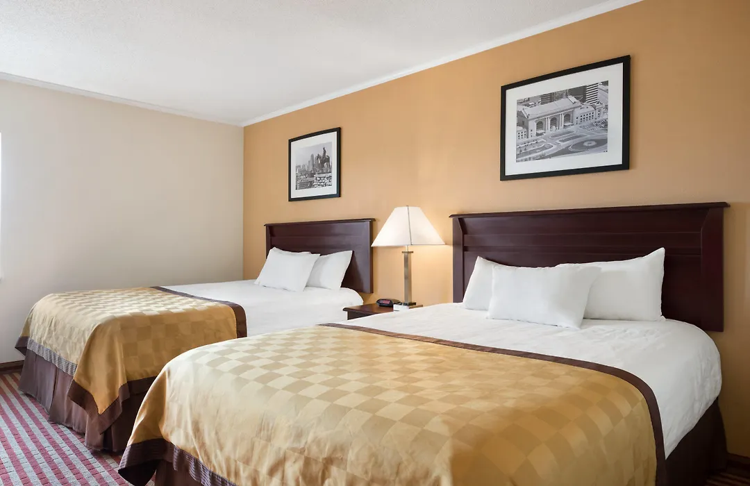 Days Inn & Suites By Wyndham Kansas City South-1