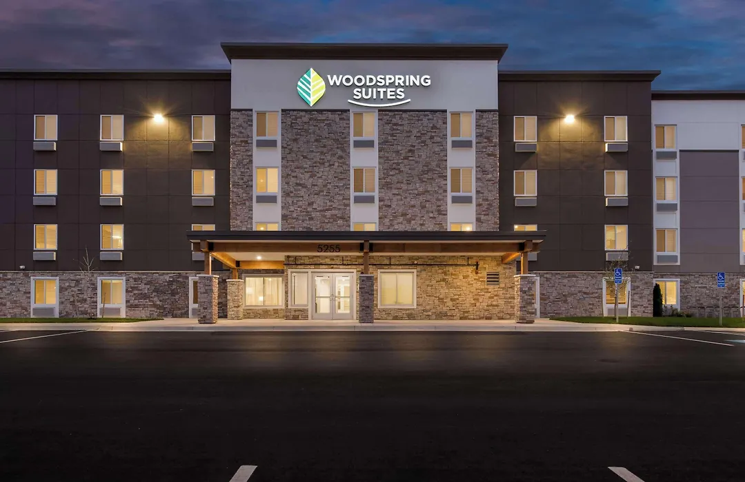 Woodspring Suites Kansas City Airport-1