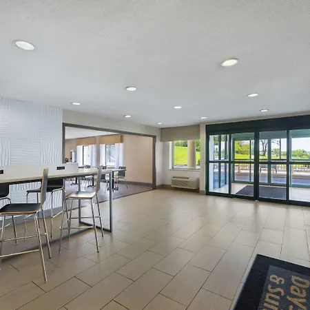Days Inn & Suites By Wyndham Kansas City South-3