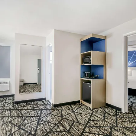 Comfort Inn Kansas City Midtown-3