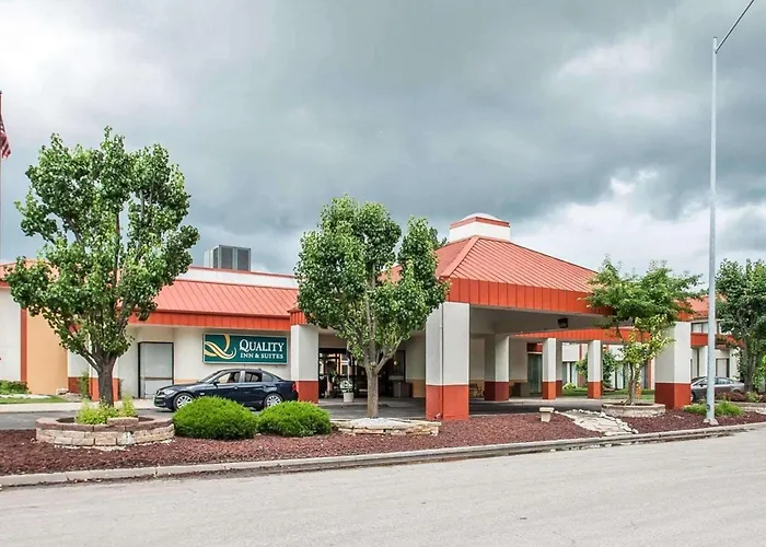 Quality Inn & Suites Kansas City I-435N Near Sports Complex