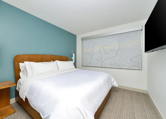 Kansas City HotelsElement North