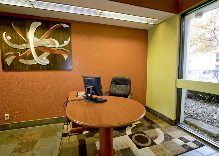 Quality Inn & Suites Kansas City I-435N Near Sports Complex