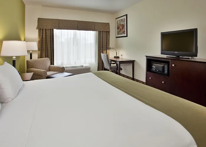 Holiday Inn Express Hotel & Suites Kansas City Sports Complex By Ihg