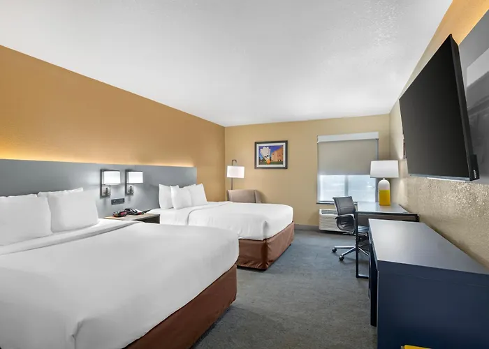 Comfort Inn & Suites Kansas City - Northeast