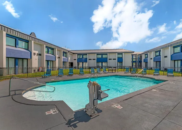 Red Lion Inn & Suites Kansas City